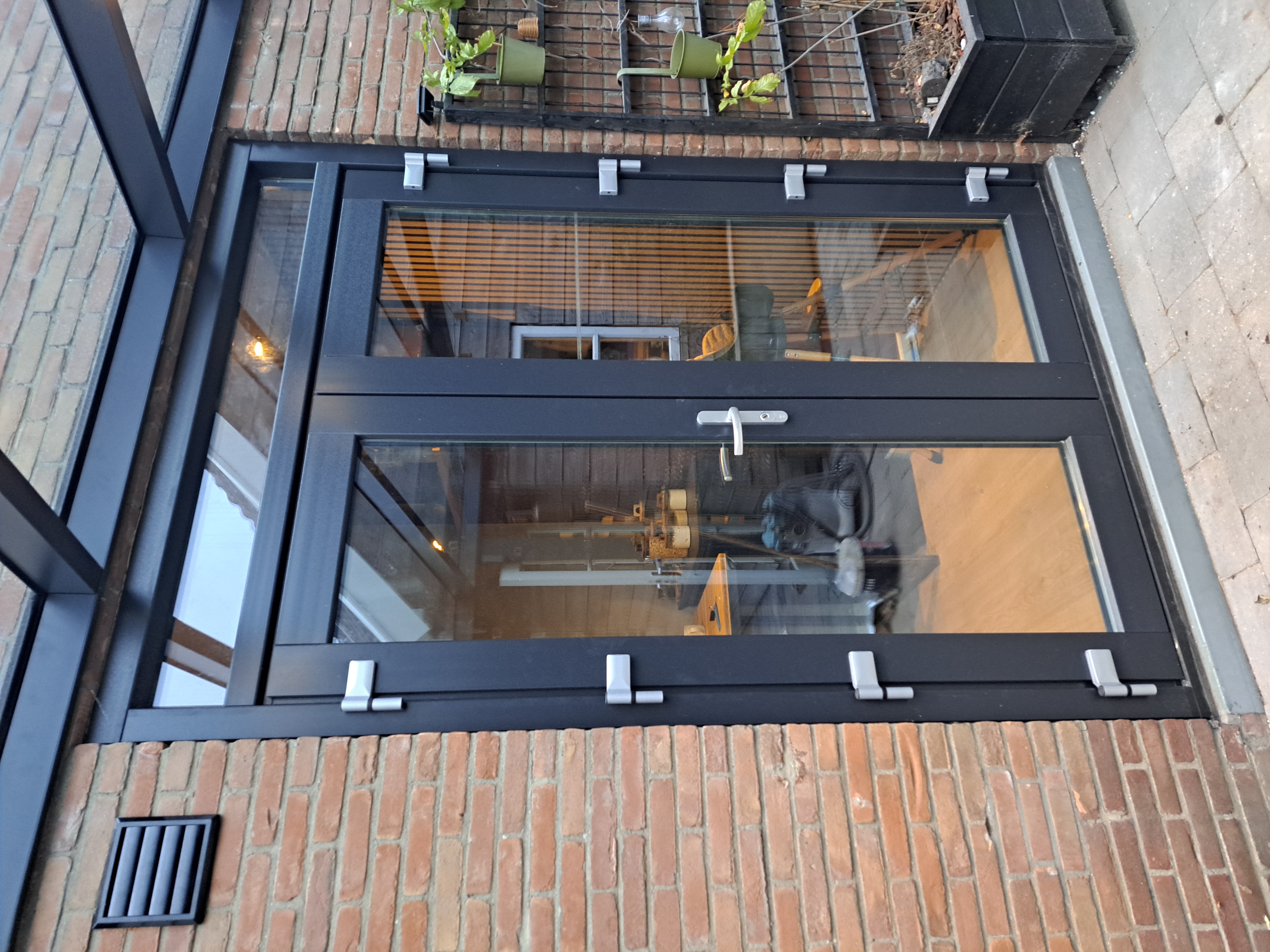 Antraciet kozijnen dubbele deur